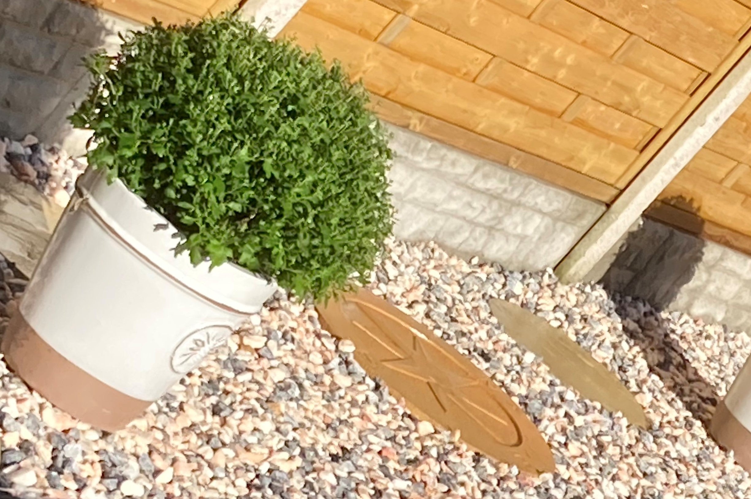 Garden design using gravel