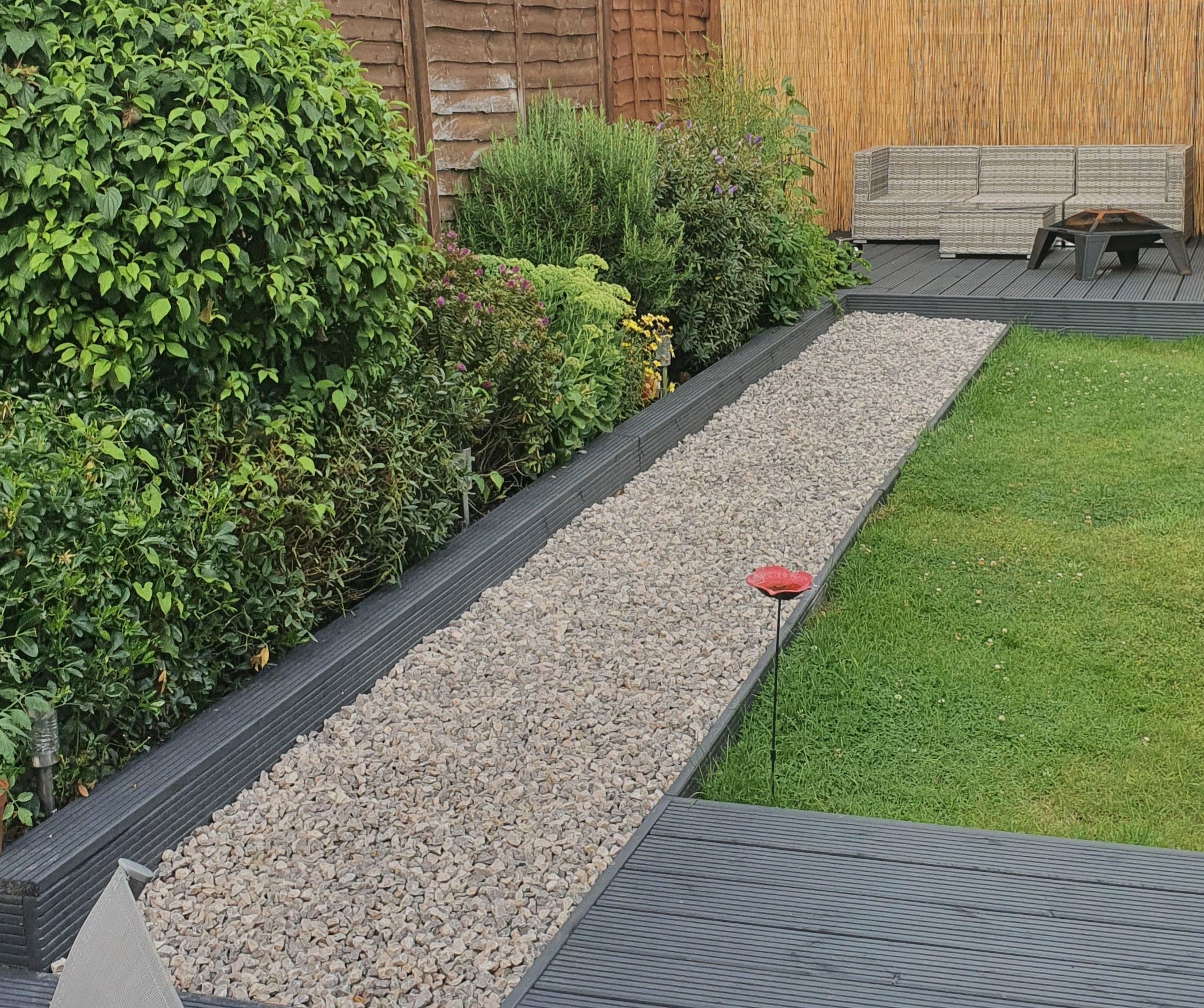 Garden with gravel border