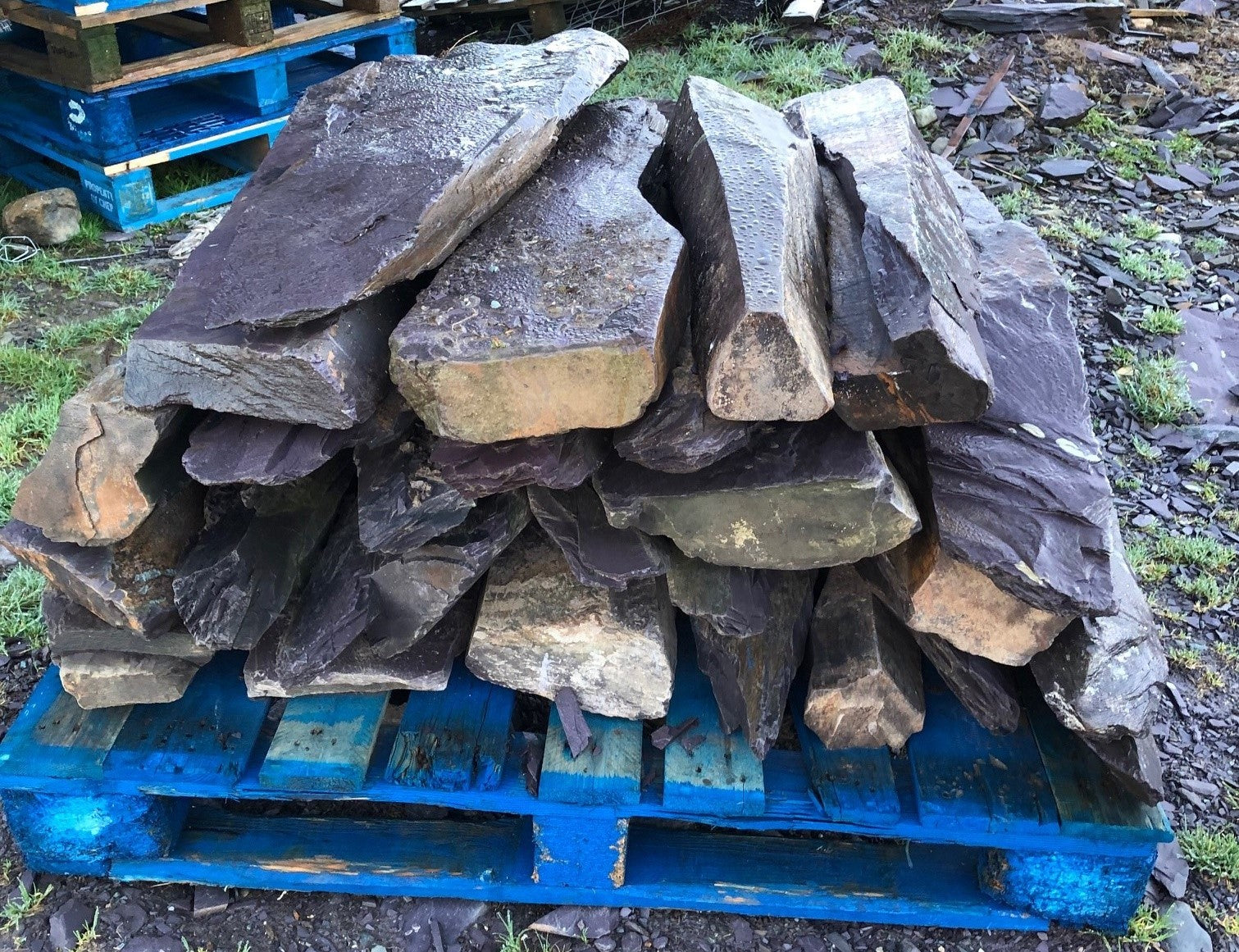 Multicoloured Rustic Slate Standing Stones