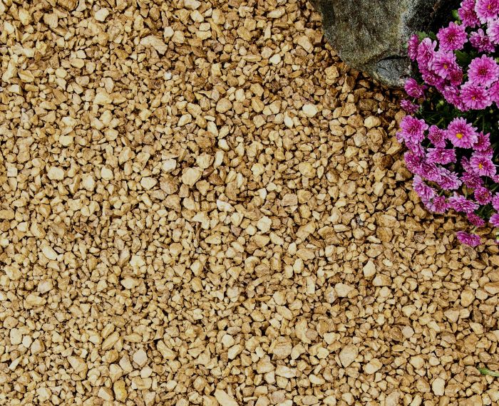 Cotswold Gold Gravel Chippings 14mm - Decorative Aggregates