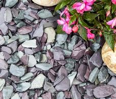 slate chippings and pink flowers