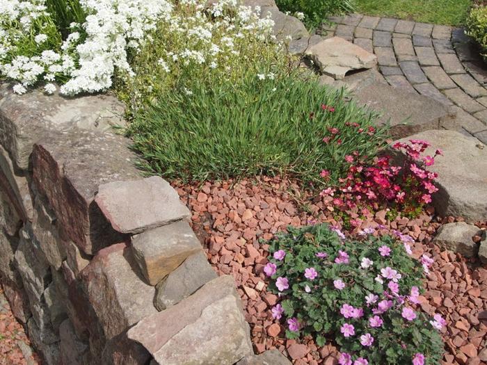 Red Granite Chippings 20mm | Decorative Aggregates