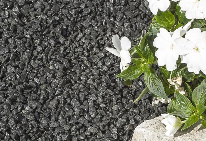 Dark grey gravel for garden
