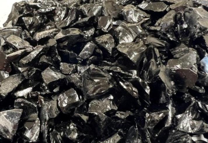 listing image of jet black glass chippings 